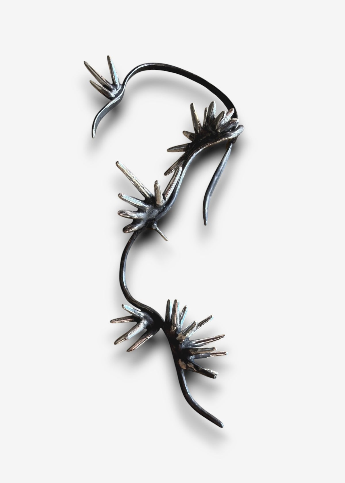 Beam Ear-cuff by Nini Mosiashvili