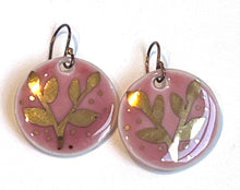 Load image into Gallery viewer, Samara Weaver: Gold Floral Dangly Earrings (Pink)
