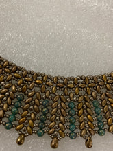 Load image into Gallery viewer, Collar necklace with green accents
